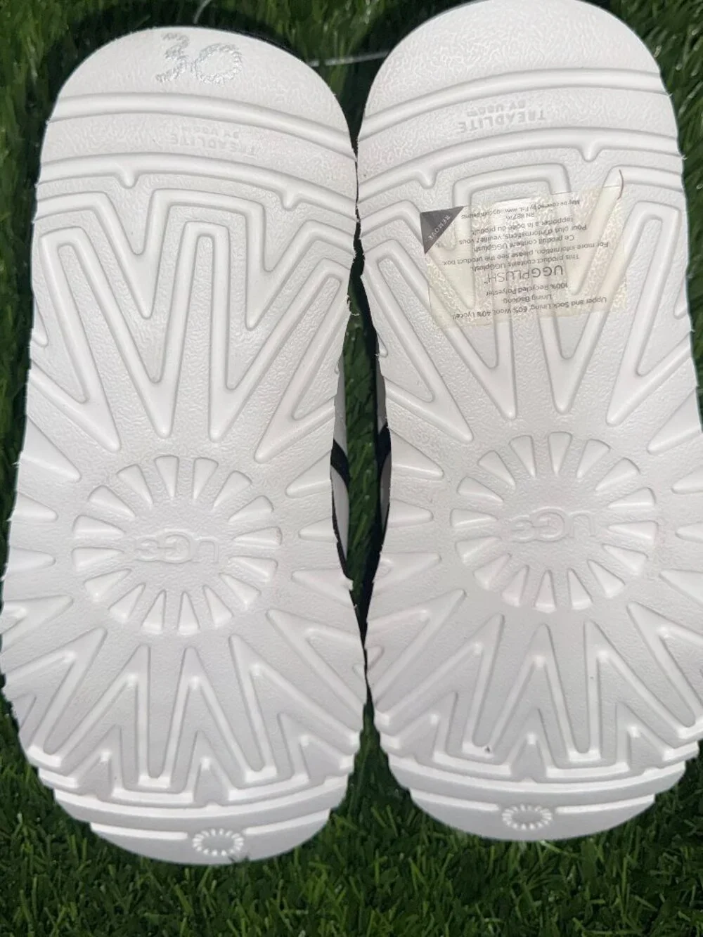 MENS NEUMAL WHITE BLACK  UGG BOOTS SIZE US 10